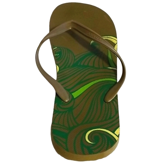 NEW Men's Old Navy Printed Design Sandals - Slip Ons - Flip Flops - Picture 3 of 17